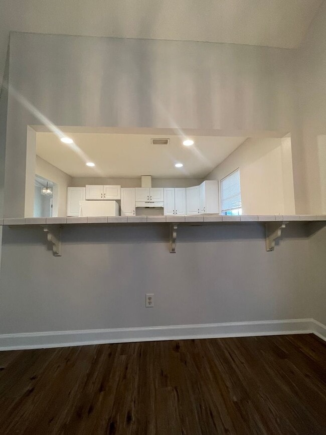 Building Photo - 186 Leeswood Cir