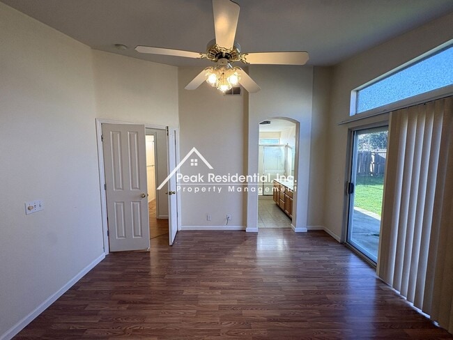 Building Photo - Charming 3bd/2ba Elk Grove Home With 2 Car Garage!