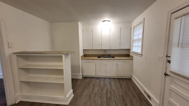 Two Bedroom Apt in Sumter SC! Two Weeks F... - Two Bedroom Apt in Sumter SC!  Two Weeks F...