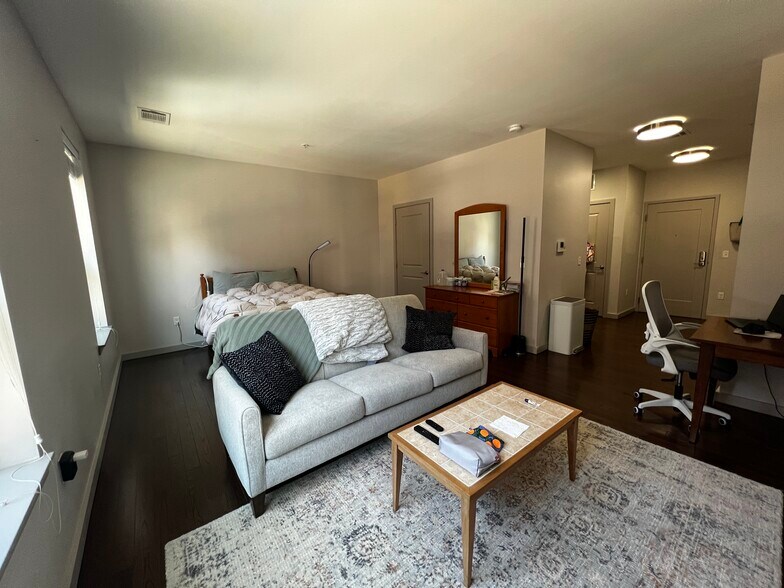 Building Photo - 44 Marion St