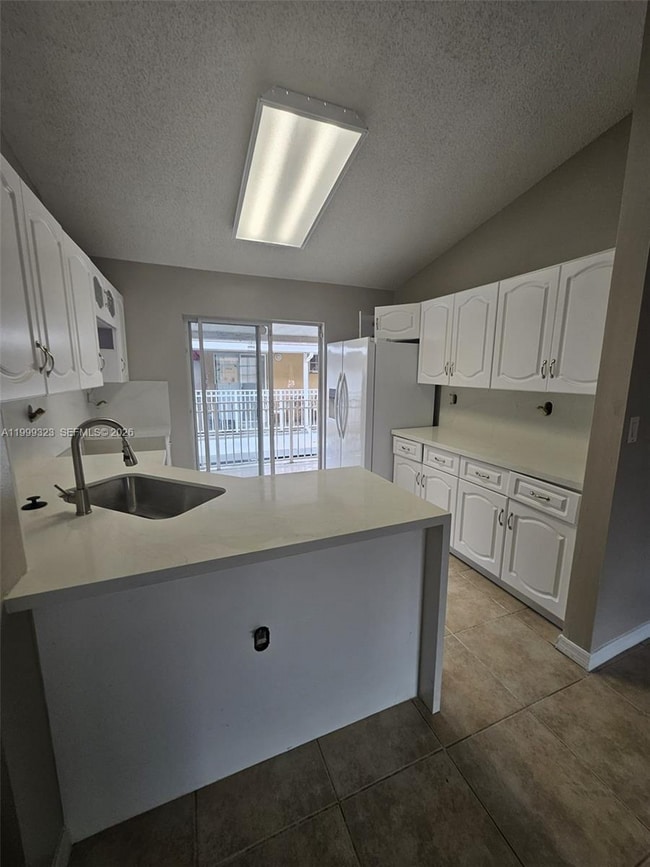 Building Photo - 2527 W 76th St