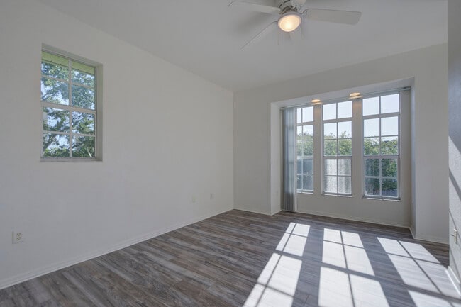 Building Photo - 1800 Bayshore Way