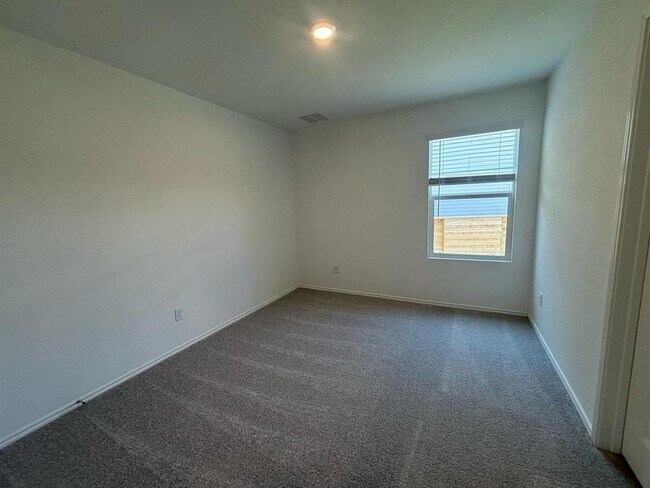 Building Photo - 275 Keefer