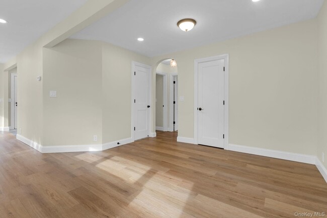 Building Photo - 21 Reading Rd