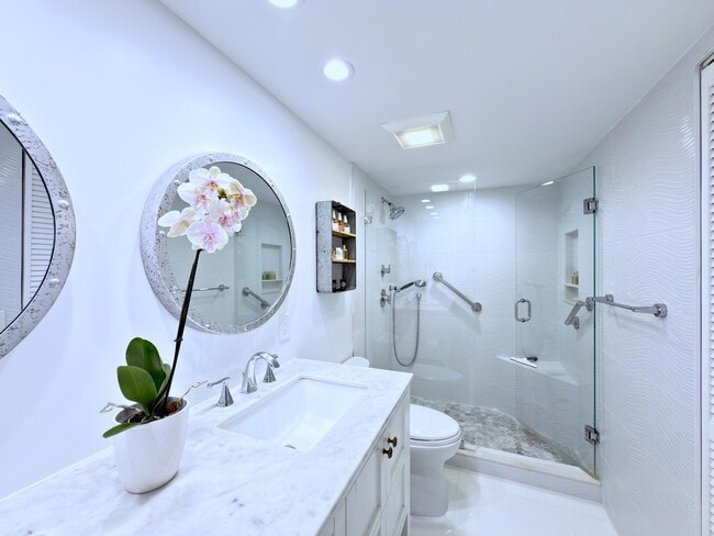 Building Photo - 3546 S Ocean Blvd