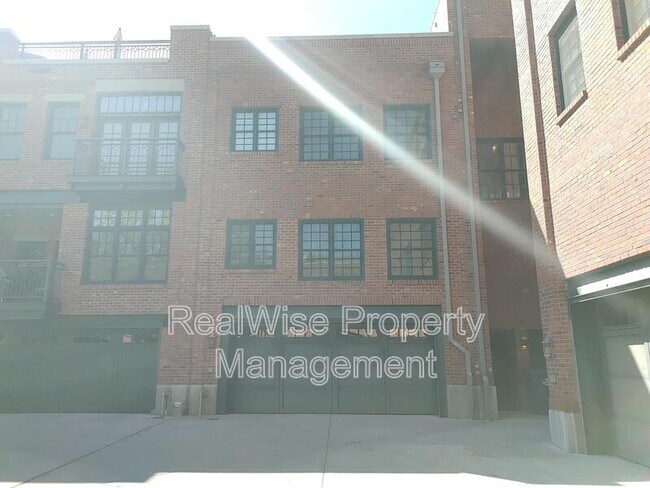Building Photo - 16 SW Wall St