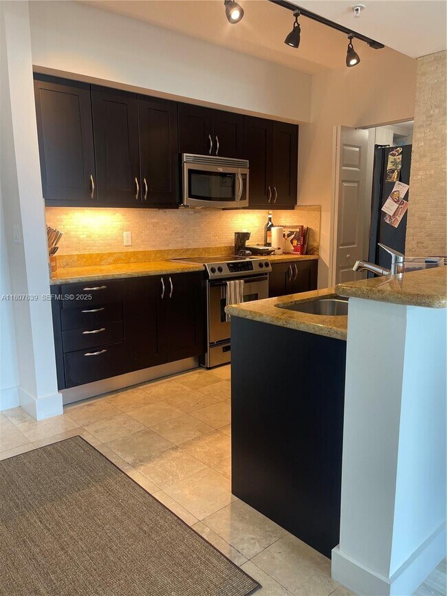 Building Photo - 1755 E Hallandale Beach Blvd