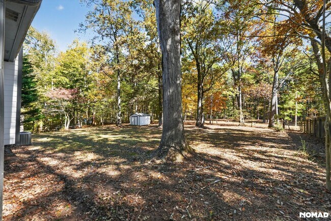 Building Photo - 198 Lakeview Dr