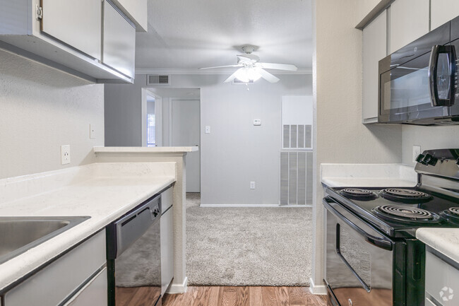 1BR, 1BA - 639SF - Porterwood Apartments