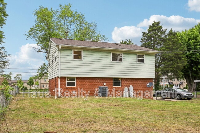 Building Photo - 144 Airport Rd