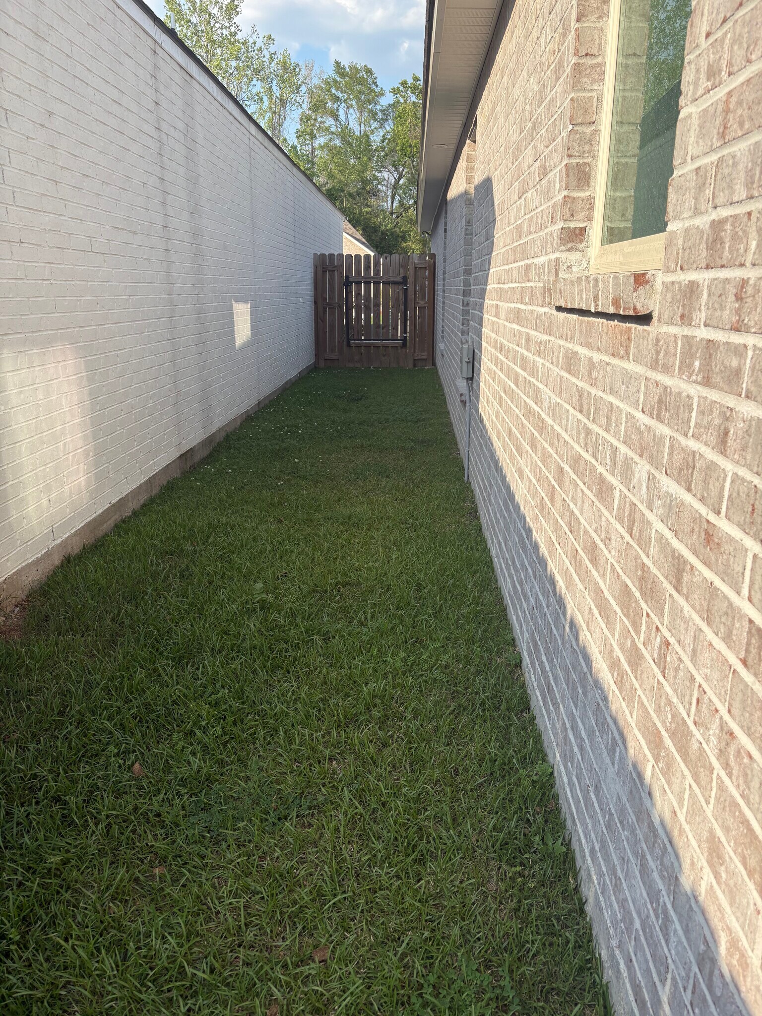 Building Photo - 9300 Asoka Ave