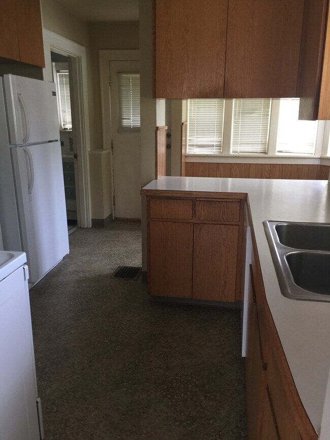Building Photo - Charming Vintage Home for Rent in Camas!