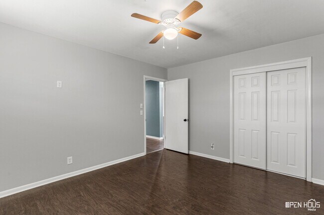 Building Photo - 4805 Big Bend Dr