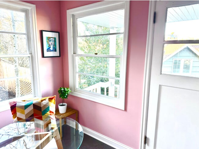 Building Photo - 605 SW Moss St