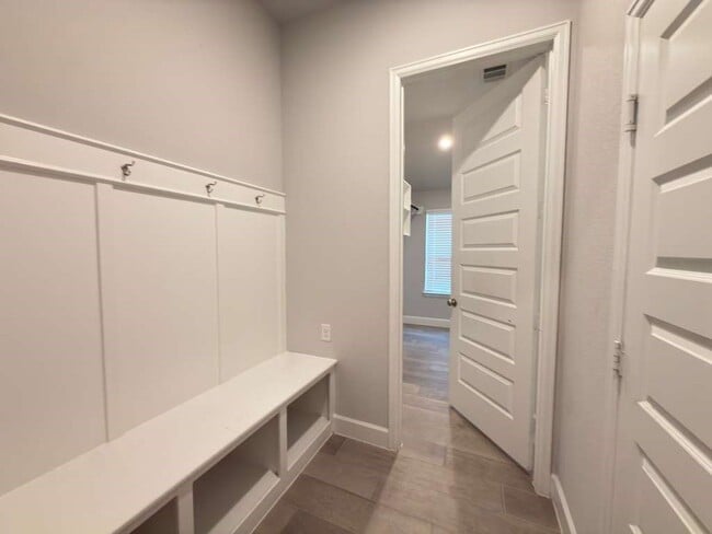 Building Photo - 7510 Spiceberry Ldg Ct