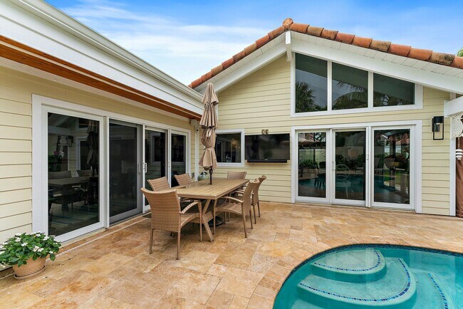 Building Photo - 108 E Tarpon Ln