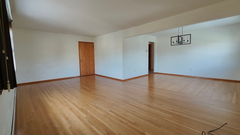 Living room and dining room - 21 Rose St