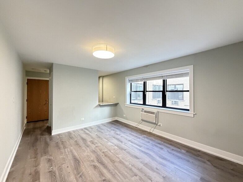 Building Photo - 503 W Barry Ave