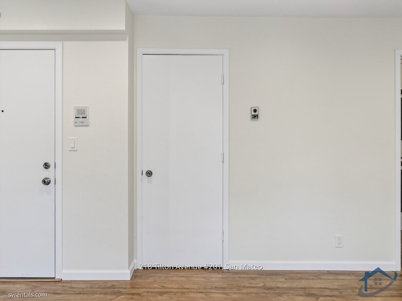 Building Photo - 218 Tilton Ave