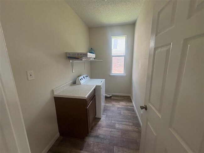 Building Photo - 1804 Todd Ln
