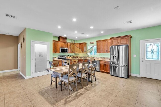 Building Photo - 4615 E St Louis Ave