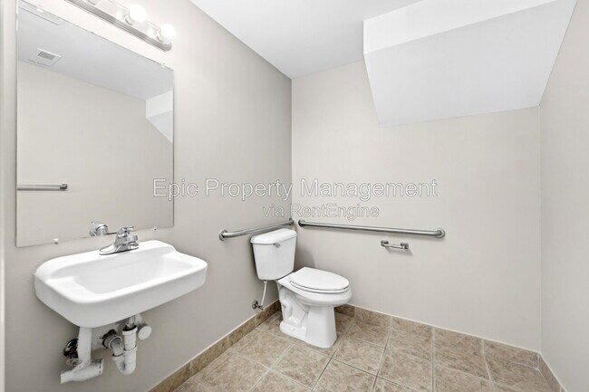 Building Photo - 14204 Lakeside Blvd N