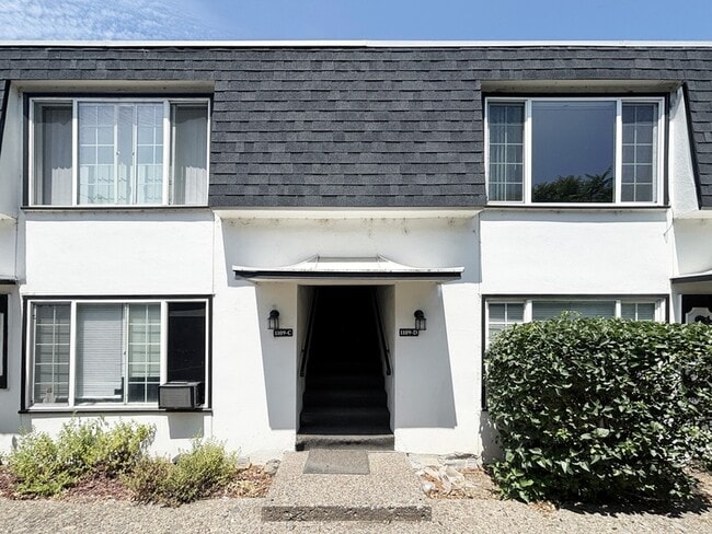Building Photo - 1109 W 6th Ave