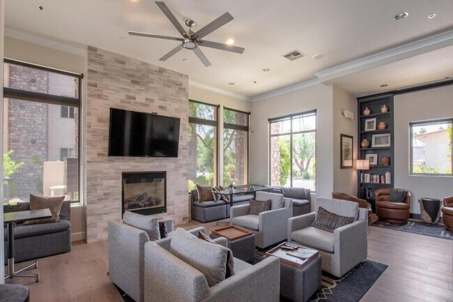 Building Photo - 4909 N Woodmere Fairway