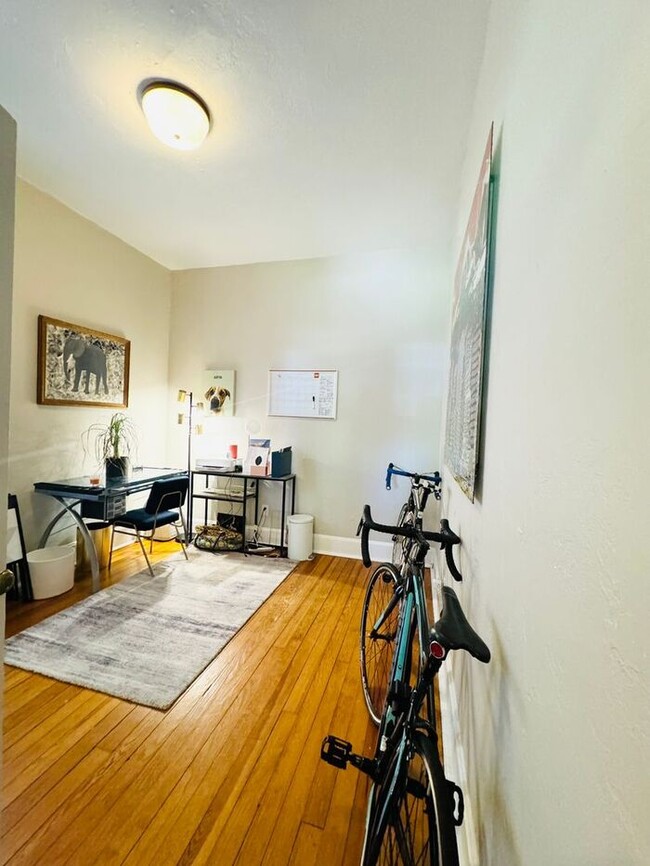 Building Photo - Updated 2 bed/ 1 bath House in Old Town Fo...