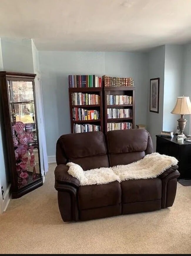 Building Photo - 690 Pont Reading Rd