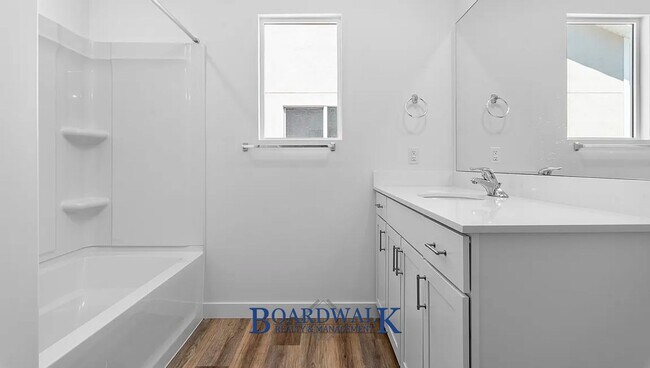 Building Photo - Modern 3-Bed Home with Yard & Amenities