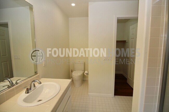 Building Photo - Bright Renovated 2BD/2.5BA Near China Camp...