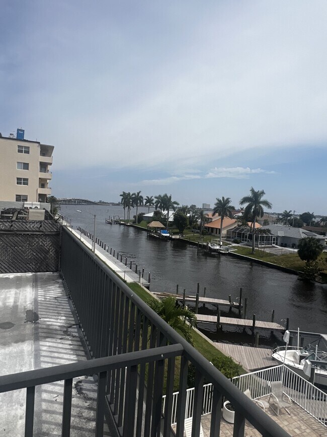 Building Photo - 1754 Cape Coral Pkwy E