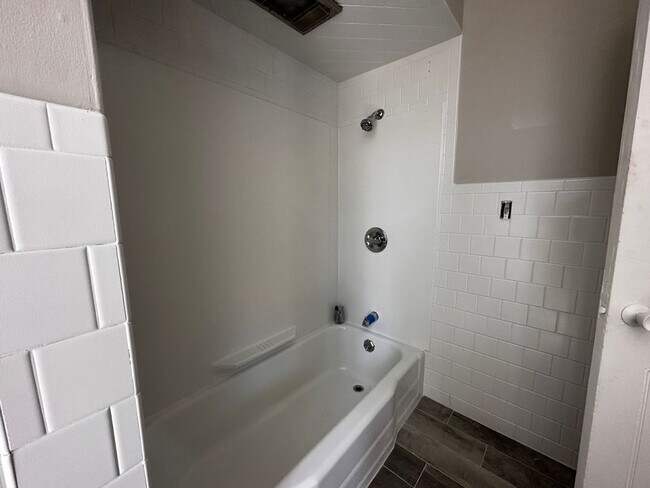 Building Photo - 24 W High St