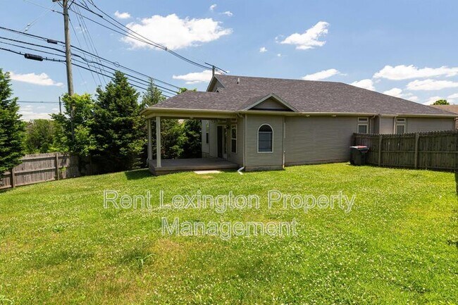 Building Photo - 749 Whispering Brook Trce