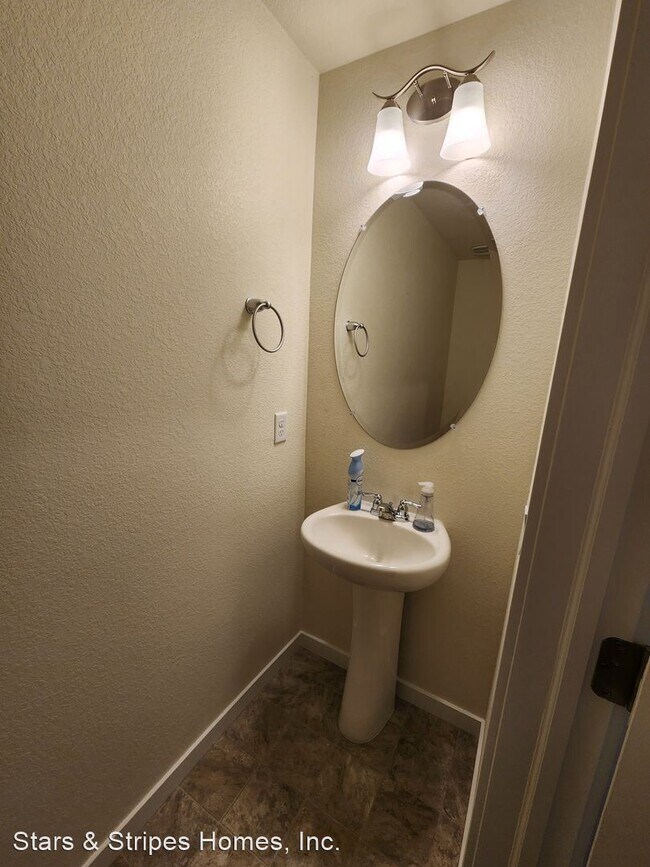 Building Photo - 4 br, 3 bath House - 45802 Red Tail Drive