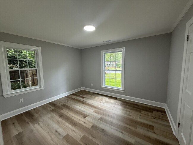 Building Photo - 117 Greenwood Dr