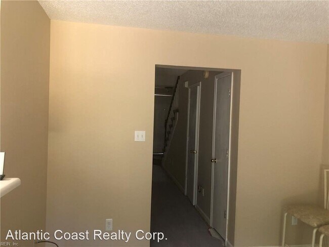 Building Photo - 3 br, 2.5 bath House - 639 Brisa Ct