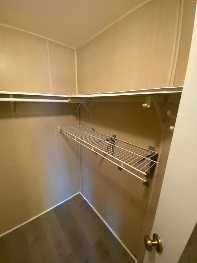 Building Photo - Beautiful 2 + 2, ANNUAL Lease In Orange Bl...