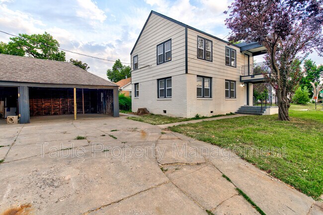 Building Photo - 3200 NW 16th St