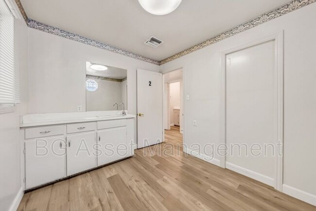 Building Photo - 275 O'Connor Dr