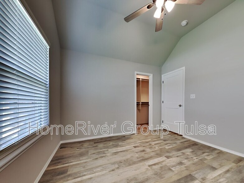 Building Photo - 1513 E Atlanta St