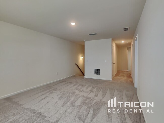 Building Photo - 208 Wild Daisy Wy