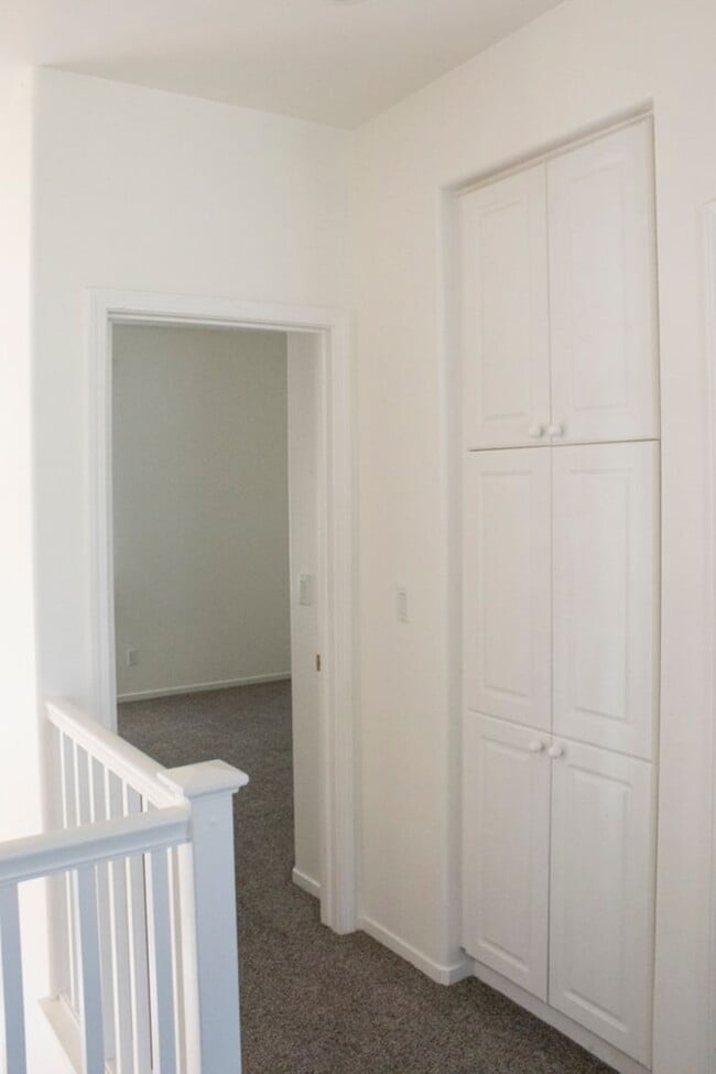 Building Photo - 3 bedroom 2.5 bathroom two-story rental in...