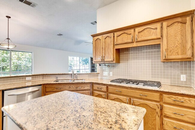 Building Photo - Beautiful Home in Shady Hollows Available ...