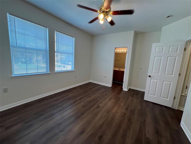 Building Photo - 7511 Lazy Creek Dr