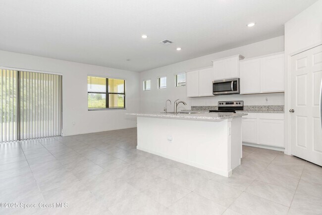 Building Photo - 947 Remington Green Dr SE