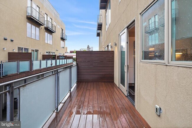Building Photo - 1332 Kater St