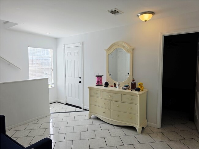 Building Photo - 16723 Running Quail Ct