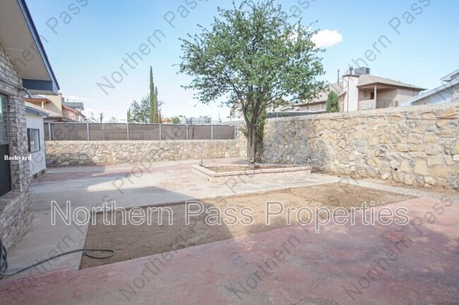 Building Photo - 1832 Dean Jones Dr
